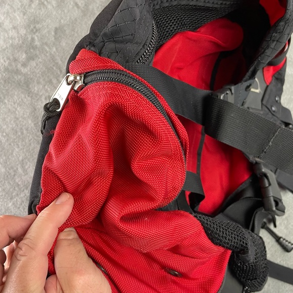 Vintage Oakley Icon Backpack Red Black Bag Nylon •One Side Pocket Zipper Issue• - Picture 12 of 16